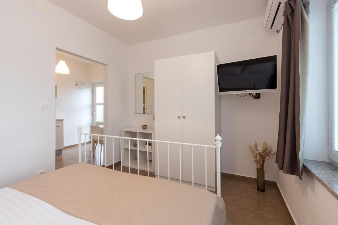Apartmani Laura Krk คิร์ก ภายนอก รูปภาพ