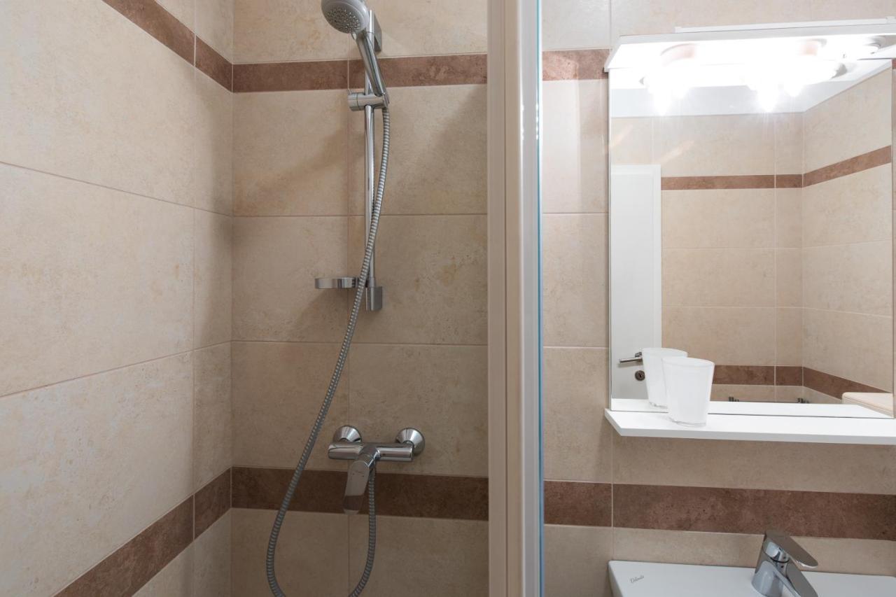 Apartmani Laura Krk คิร์ก ภายนอก รูปภาพ