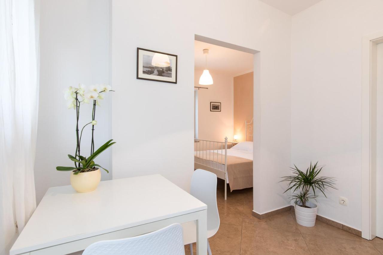 Apartmani Laura Krk คิร์ก ภายนอก รูปภาพ