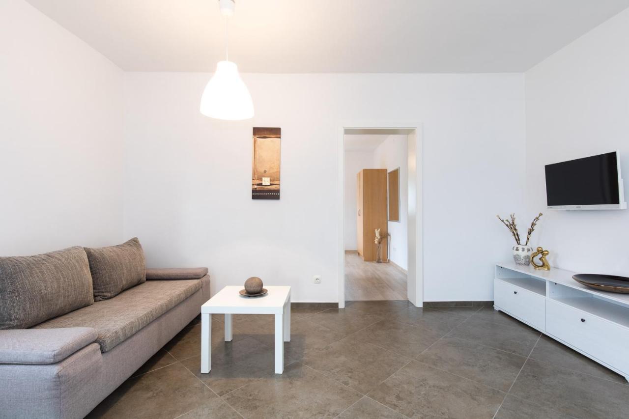 Apartmani Laura Krk คิร์ก ภายนอก รูปภาพ