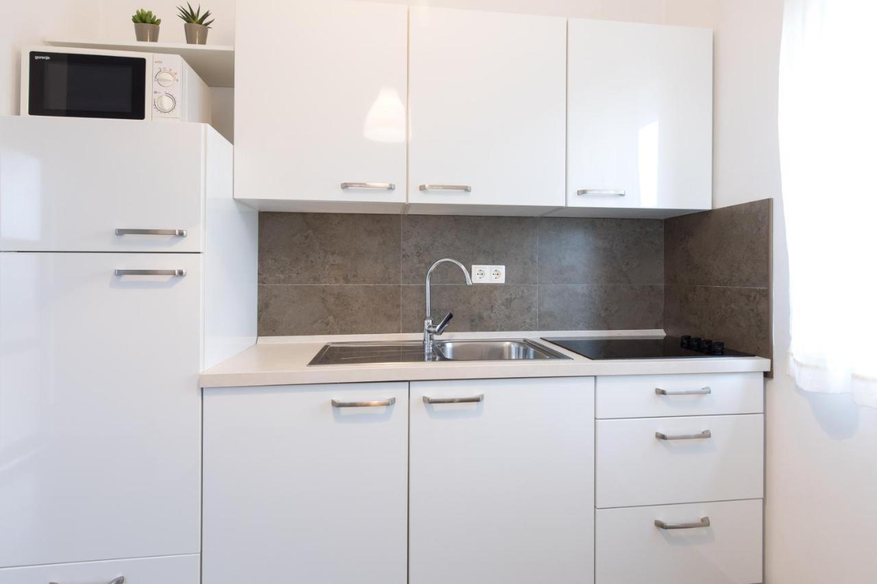 Apartmani Laura Krk คิร์ก ภายนอก รูปภาพ