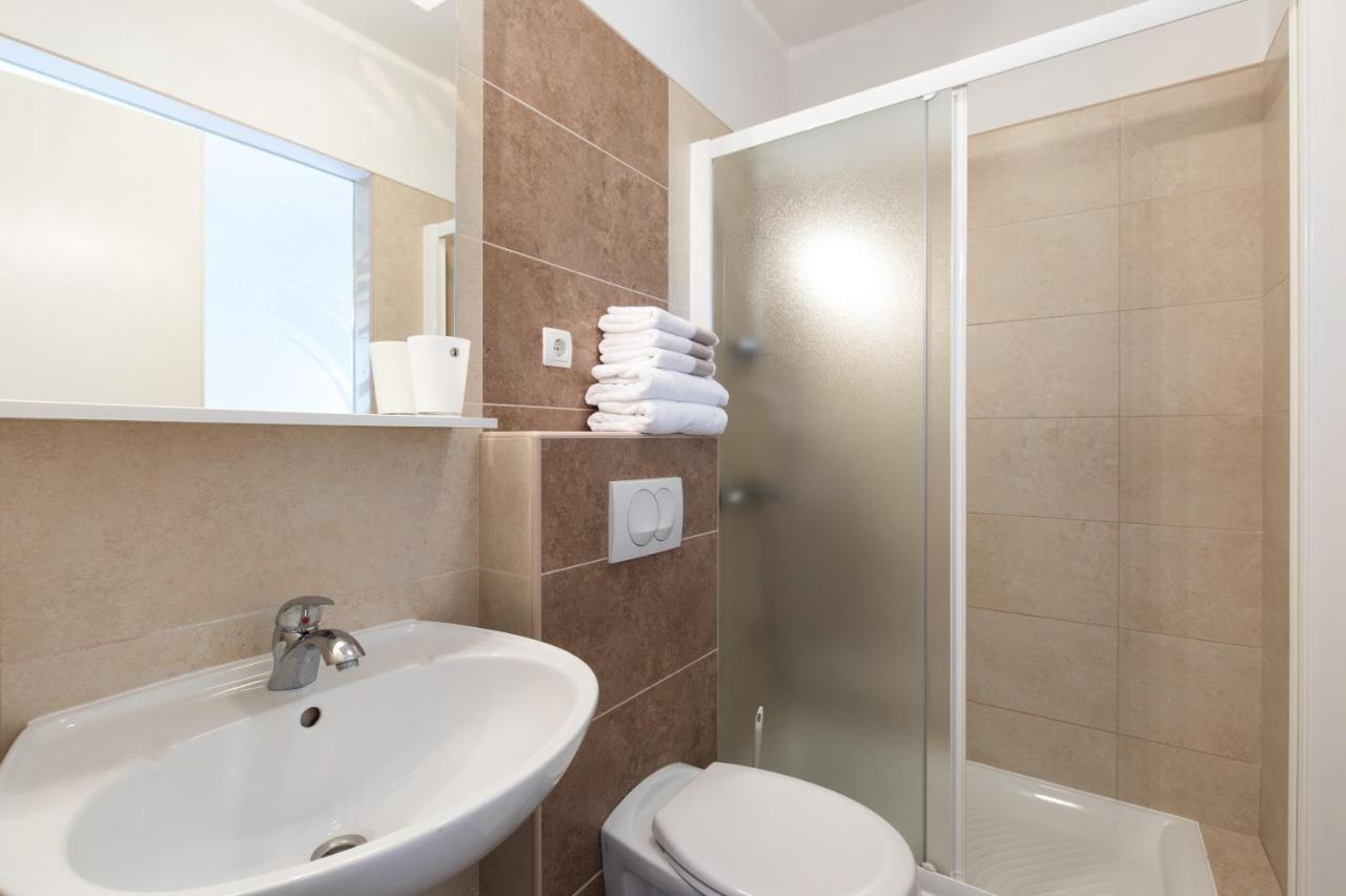 Apartmani Laura Krk คิร์ก ภายนอก รูปภาพ