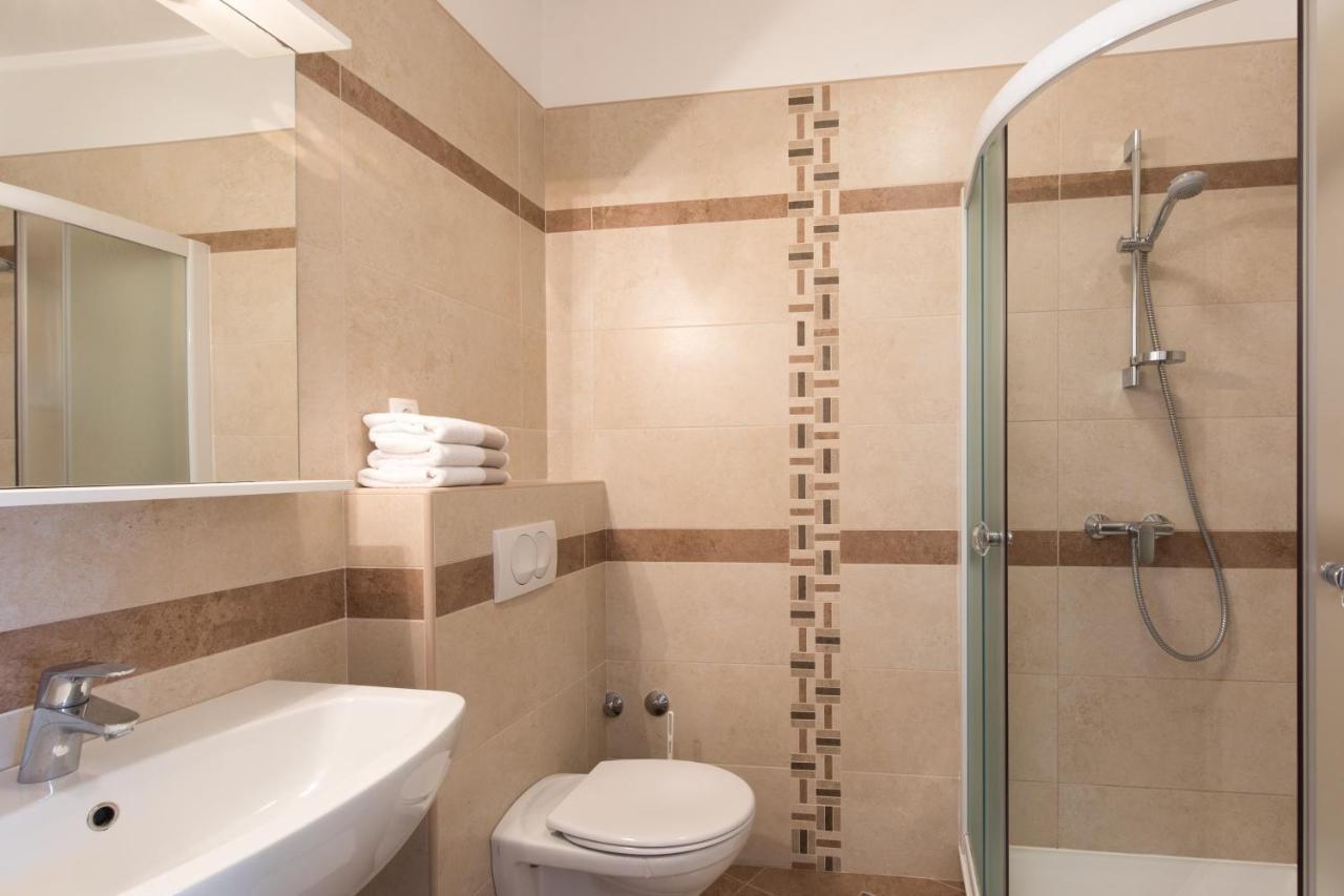 Apartmani Laura Krk คิร์ก ภายนอก รูปภาพ