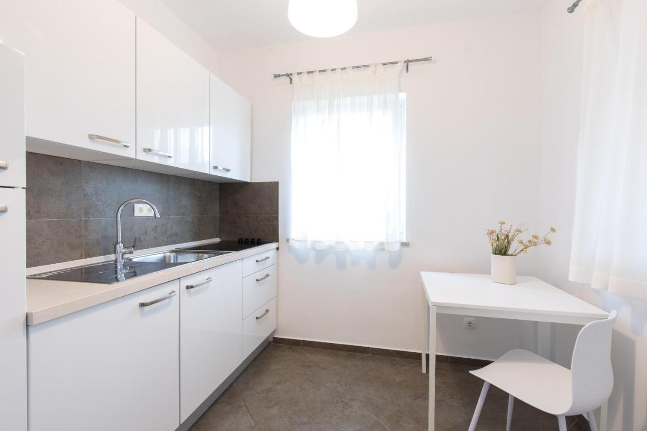 Apartmani Laura Krk คิร์ก ภายนอก รูปภาพ