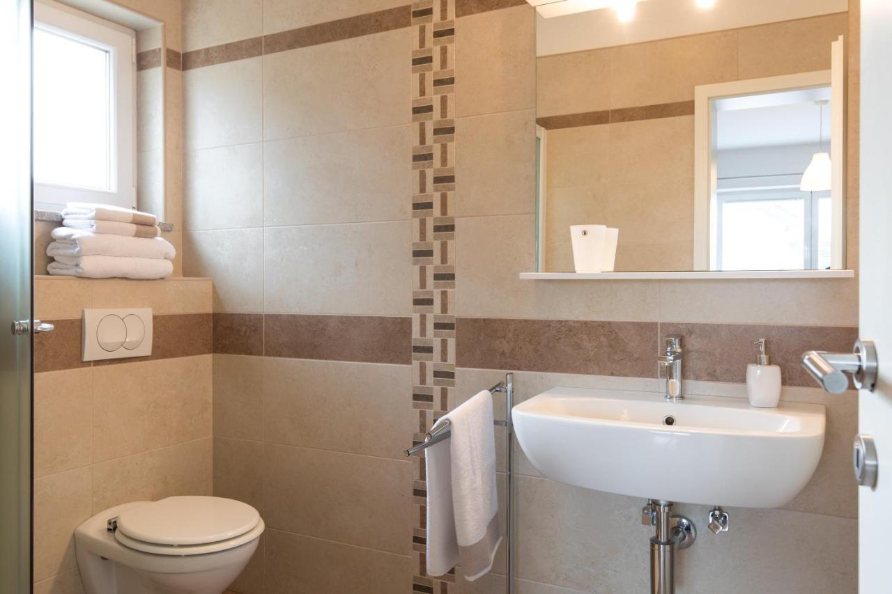 Apartmani Laura Krk คิร์ก ภายนอก รูปภาพ